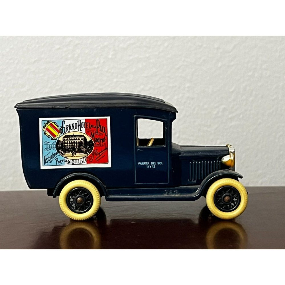 Vintage LLEDO - DAYS GONE - 1934 CHEVROLET Grand Hotel Paix Madrid Van